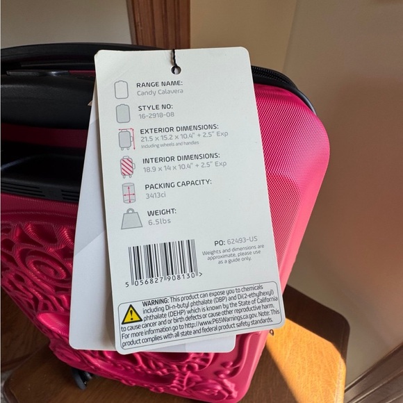 IT LUGGAGE “RED SKULLS”  HARDSIDE CARRY ON ROLLER LUGGAGE NEW - Picture 6 of 12